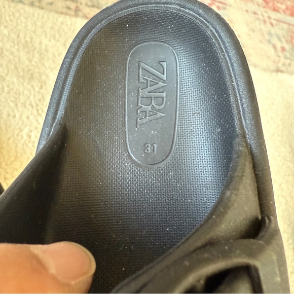 Zara - Rubberized Strappy Athletic Sandals - Black - kids size 31 - Picture 5 of 6